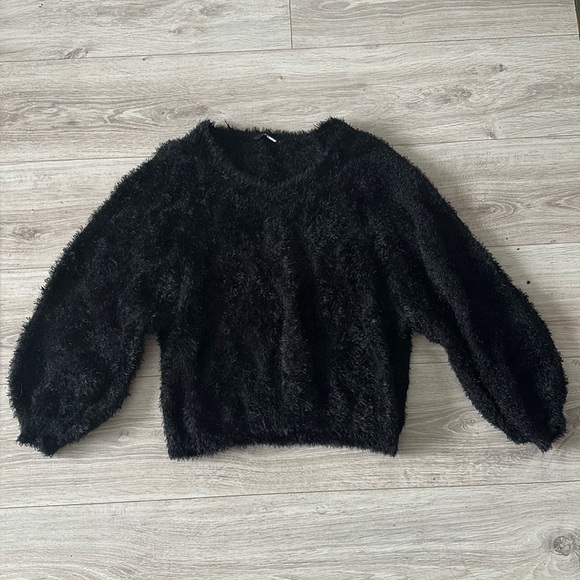 Cute black fuzzy sweater - Picture 1 of 4